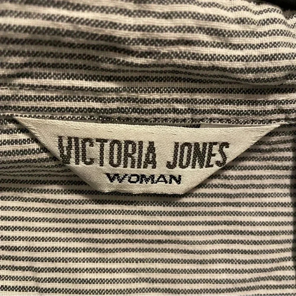 Victoria Jones Embroidered Cat Button Down Shirt - Picture 4 of 6